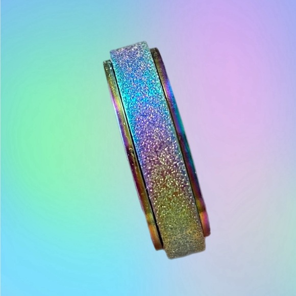 Gradient Spinner Ring  Size: 9 - Picture 4 of 4